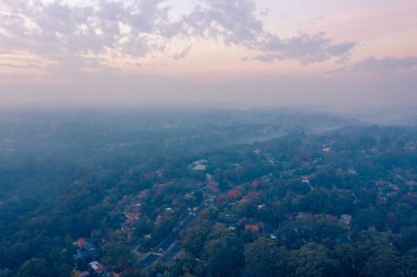 Kırsal Yangın Hizmetleri (Rfs) Tehlike azaltma yanıkları Sydney havzası üzerinde duman ve pus oluşturmak, görünürlüğü azaltarak ve astım ve solunum sorunları riskini artırarak