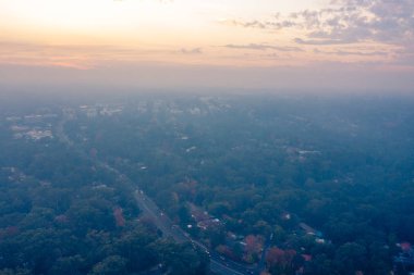 Kırsal Yangın Hizmetleri (Rfs) Tehlike azaltma yanıkları Sydney havzası üzerinde dumanlı pus oluşturmak, görünürlüğü azaltarak ve astım ve solunum sorunları riskini artırarak