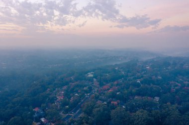 Kırsal Yangın Hizmetleri (Rfs) Tehlike azaltma yanıkları Sydney havzası üzerinde duman ve pus oluşturmak, görünürlüğü azaltarak ve astım ve solunum sorunları riskini artırarak