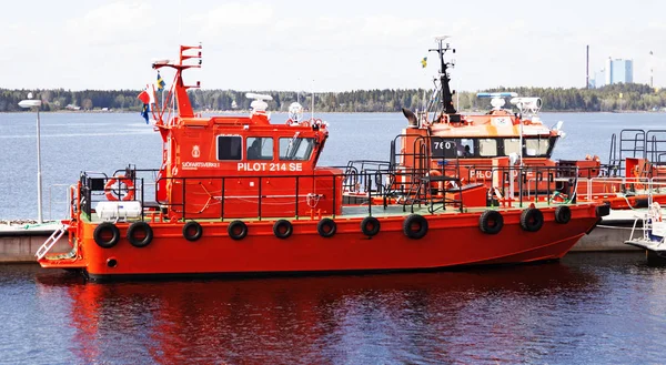 Imbarcazioni pilota e di soccorso in mare su incarico — Foto Stock