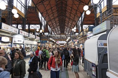  Avrupa'nın en büyük pazar salonlarından birinin içi