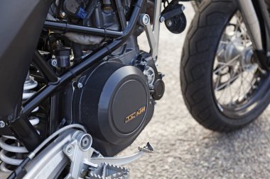 motosiklet, motor ve tekerlekler parçası