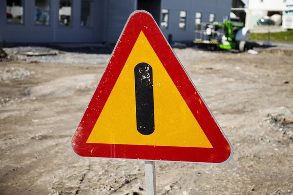 Oude verkeersbord, een ander gevaar — Stockfoto