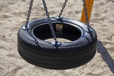  Roback oyun alanında çocuk salıncak