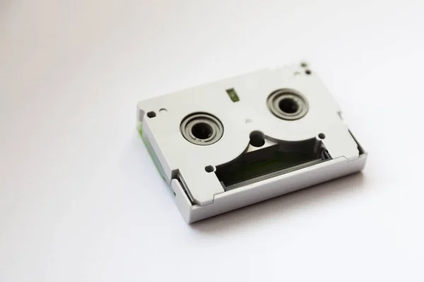 Parte posterior de una vieja cinta de vídeo se ve como ojos, nariz y una boca feliz — Foto de Stock