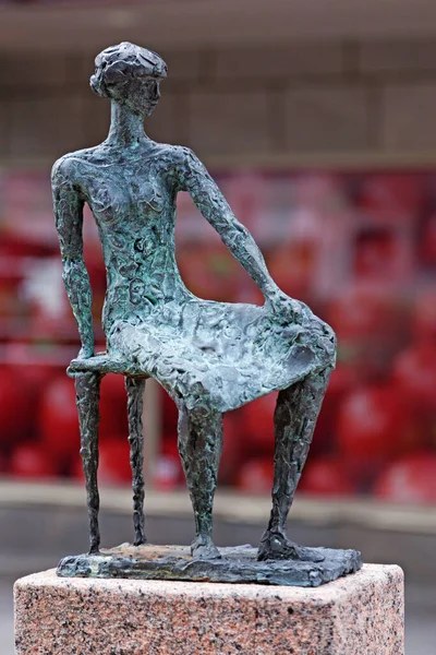 Ornskoldsvik Norrland Svezia Luglio 2020 Famosa Statua Una Donna Negozio — Foto Stock