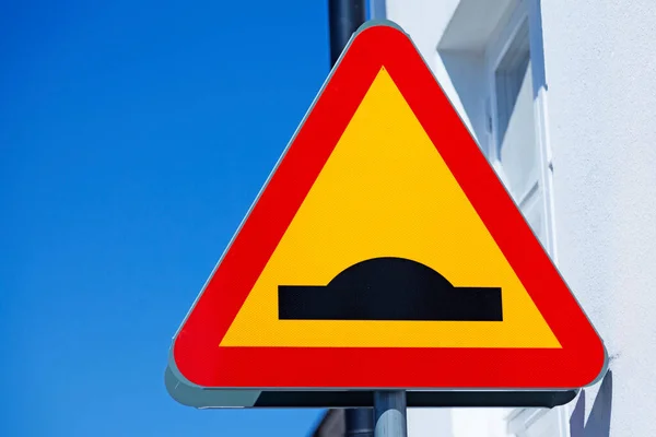 traffic sign meaning warning of bumps in the road