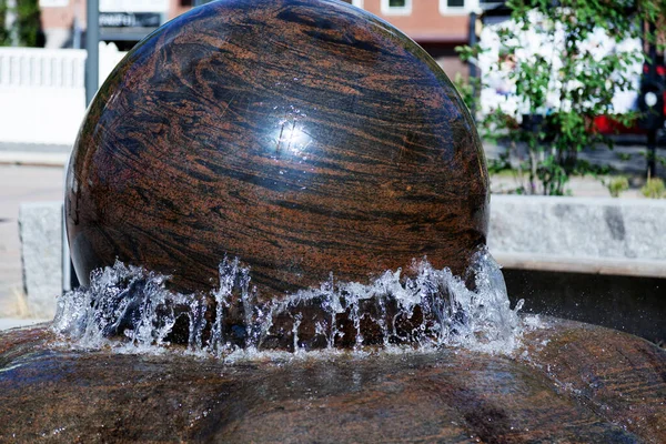 Lycksele Norrland Sweden Ιουλίου 2020 Μεγάλη Περιστρεφόμενη Μαρμάρινη Πέτρα Στην — Φωτογραφία Αρχείου