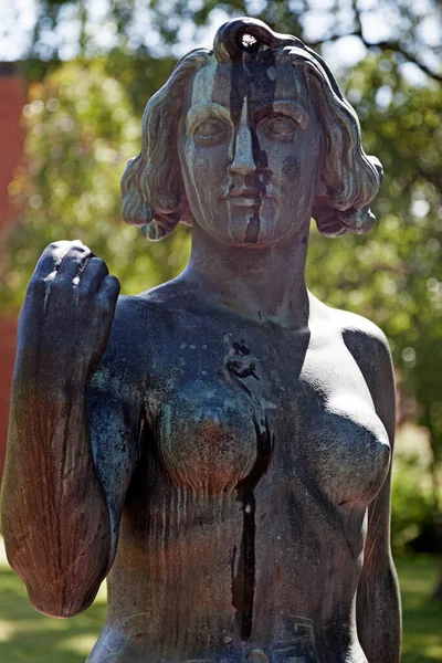 Ostersund Norrland Svezia Luglio 2020 Statua Donna Nuda Con Capelli — Foto Stock