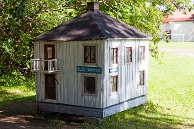 Skelleftea, Norrland İsveç - 1 Ağustos 2020: eski bir manavın model evi