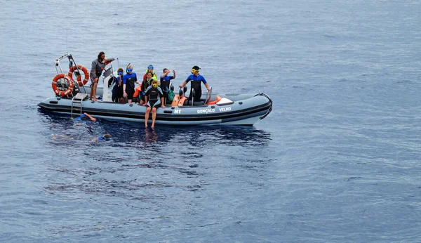 Lagoa Azores Portugal June 2014 Tourists Dive Big Inflatable Boat — Stock Photo, Image