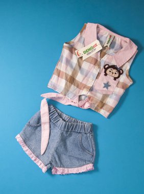 Bebek kız bluz ve şort sevimli seti