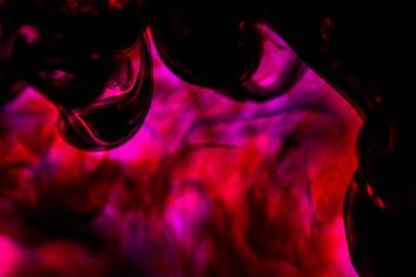 Suya düşen renk damlası inanılmaz şekiller yaratarak