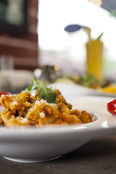 Una Deliciosa Pasta Deliciosa Ensalada César —  Fotos de Stock