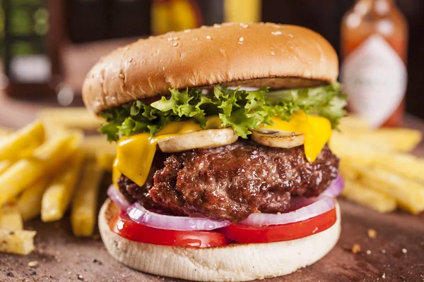 Amerykański Soczysty Burger Sery — Zdjęcie stockowe