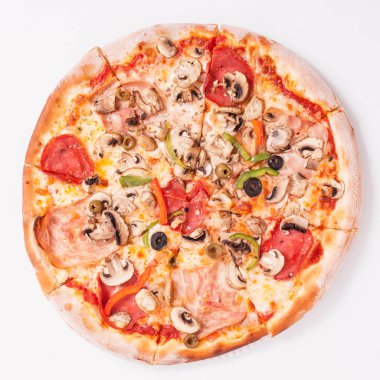 Üstten bakınca çok lezzetli pizza.