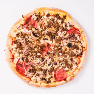 Üstten bakınca çok lezzetli pizza.