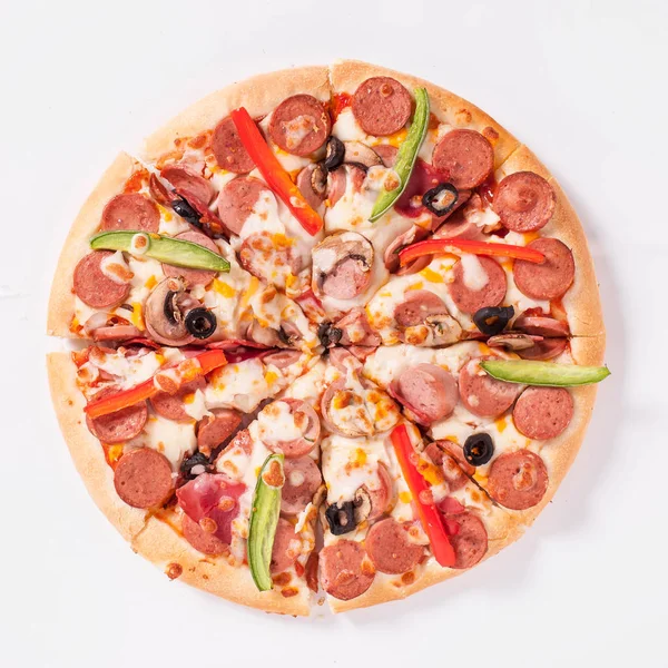 Üstten bakınca çok lezzetli pizza.