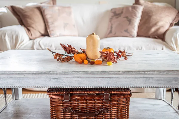 Autumn table decoration with basket — Stock Photo, Image