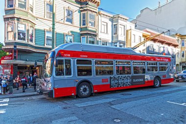 San Francisco California 2018 12 30 minibüs temiz hava aracı arka planda Stockton ve Union sokaklarında durdu Tony's Pizza Napoletana pizzacı 