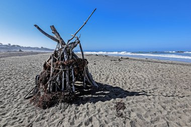 izole kumlu plajda beachcombers kulübe