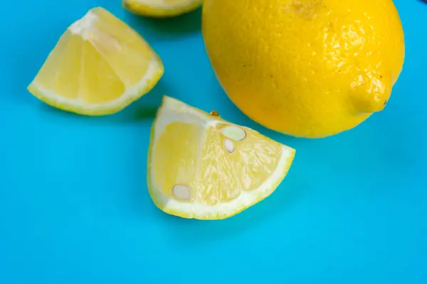 Lemon Slices Blue Background — Stock Photo, Image