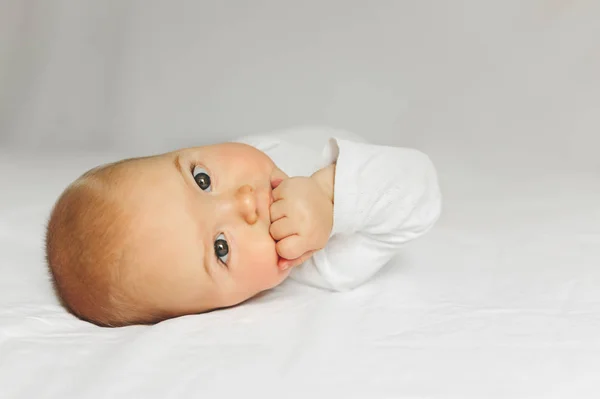 Baby on the bad. — Stock Photo, Image