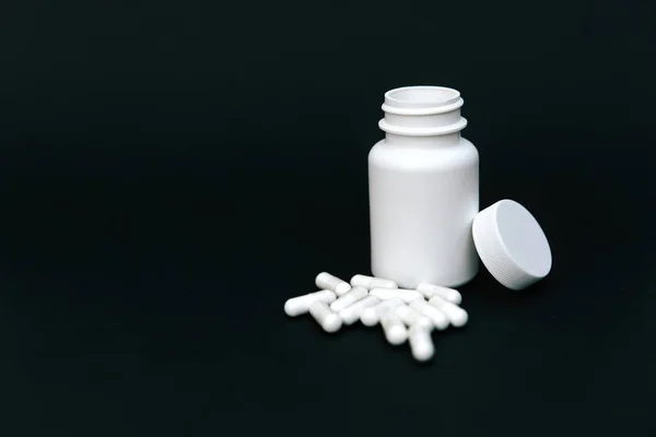 White jar with pills. — Stock Photo, Image