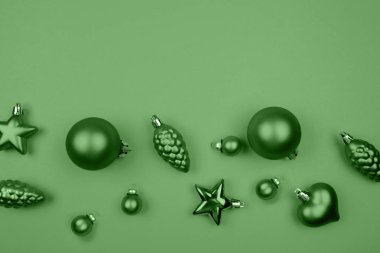 Bir moda moda nane arka plan üzerinde Yıldız topları. 2020 yılının rengi. tasarımınız için doku.