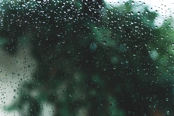 Gotas de água em vidro. janelas de casa molhadas. outono frio — Fotografia de Stock