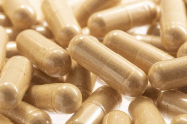 yığın kahverengi hap kapsül 