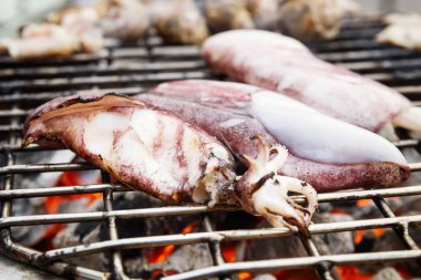 Kömür ocakta muhteşem Izgara kalamar