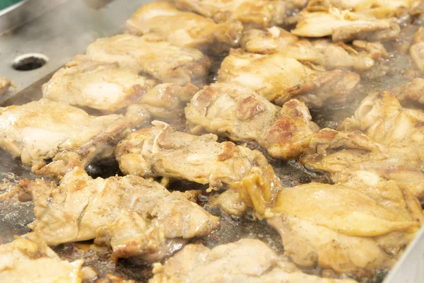 Black Pepper Chicken Thigh Steaks Cooking Griddle — Stock Photo, Image