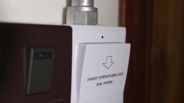 Tarjeta Llave Inserción Mano Habitación Hotel — Vídeos de Stock