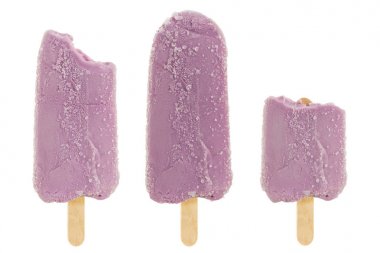 beyaz bac izole ısırılmış mor tatlı patates popsicle seti