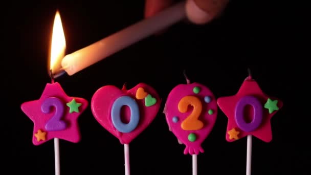 Iluminando Número Velas 2020 Para Feliz Ano Novo Fundo Preto — Vídeo de Stock