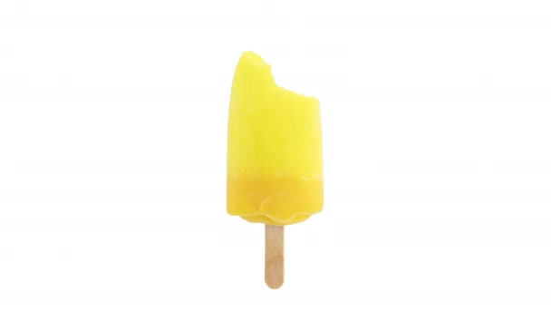 Gele Ananas Popsicle Met Een Beet Ontbreekt Witte Achtergrond Stop — Stockvideo