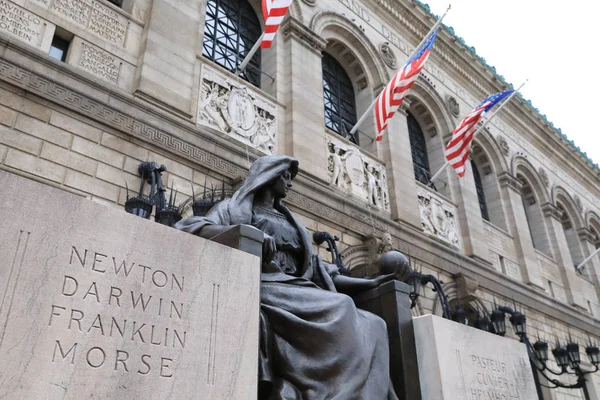 Pomnik Nauki Sztuki Przy Wejściu Biblioteki Publicznej Bostonie Zdjęcia Stockowe bez tantiem