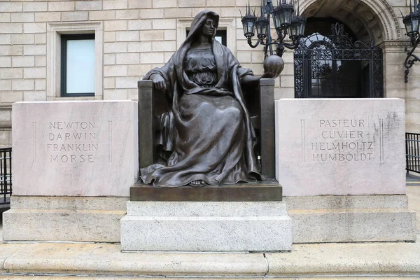 Pomnik Nauki Sztuki Przy Wejściu Biblioteki Publicznej Bostonie Obrazek Stockowy