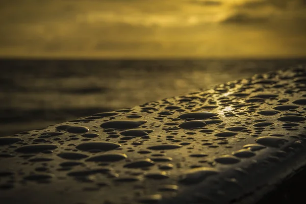 Gros Plan Gouttelettes Eau Pluie Sur Voilier Sur Magnifique Coucher — Photo