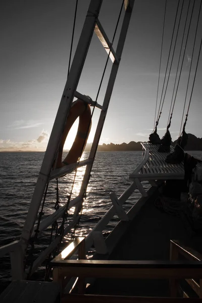 Ocean View Bow Sailing Ship Beautiful Sunset — Stock Photo, Image