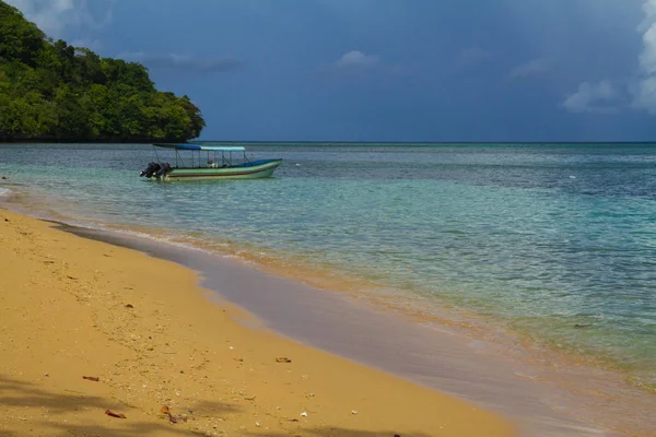 Gyönyörű Érintetlen Strand — Stock Fotó