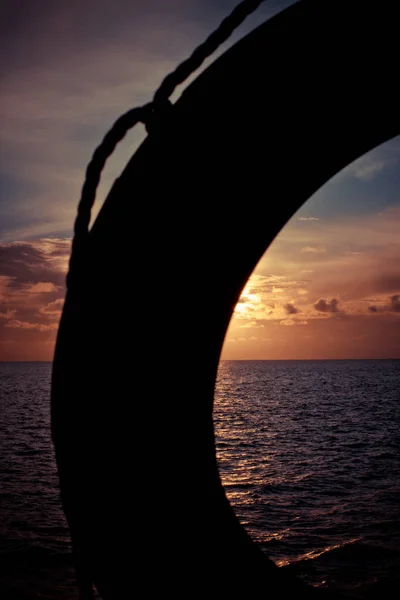 Les Couchers Soleil Vus Derrière Flotteur Sécurité — Photo