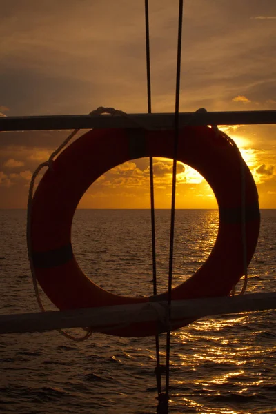 Zonsondergangen Bekeken Van Achter Veiligheidsvlotter — Stockfoto
