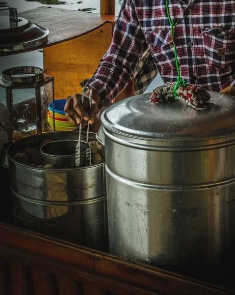 Dampffrikadellen Auf Einem Belebten Street Food Markt — Stockfoto