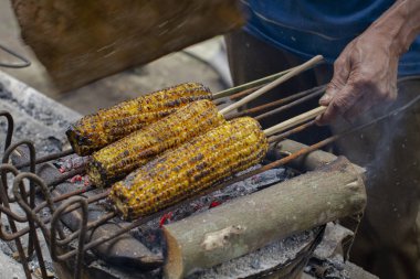 Lezzetli bir geleneksel mısır ızgara 