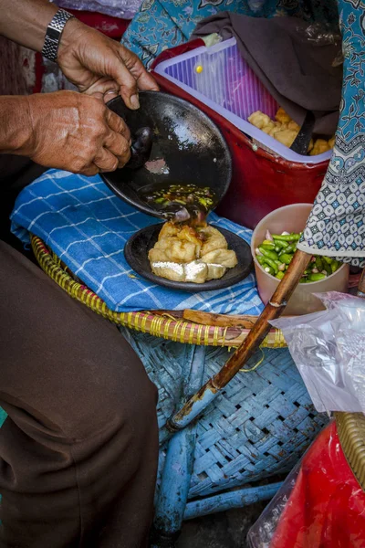 Традиционная Уличная Еда Жареный Тофу Смешанный Чили Чеснок Шалот Соус — стоковое фото