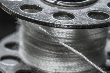 Dikiş makinesi için yakın çekim bobbin Winder, iplik metal makara