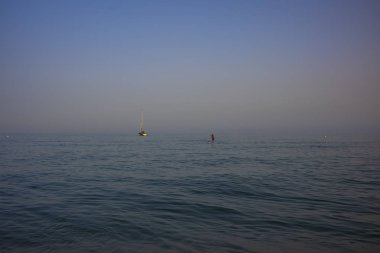 Coata del Sol, Fuengirola, İspanya sahilinde bir akşam.