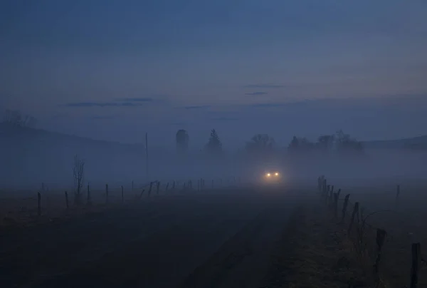 A warm winter's fog haunts the landscape of Jenksville, a small rural town in New York State, consisting of farms, open air and two-lane country roads. — Stock Photo, Image